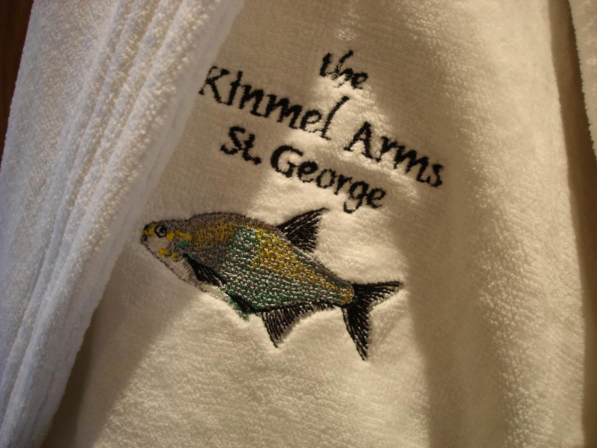 ホテル The Kinmel Arms アベルゲレ エクステリア 写真